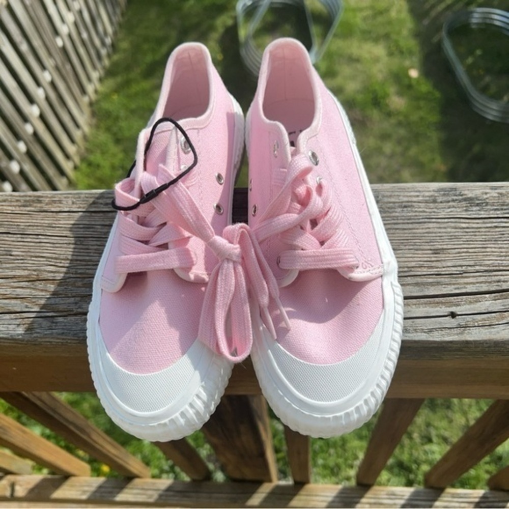New Without Box Guffy's‎ Womens Pink Sneaker Size 8 🔥🔥